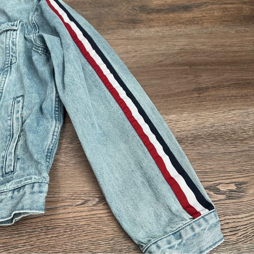 PacSun Denim Jacket Medium Light Wash Striped Sleeve Jean Jacket Red White - Picture 4 of 9
